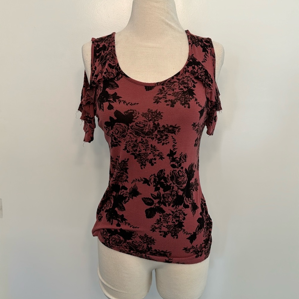 Rose and  black, cold, shoulder T-shirt, free, kisses, extra small
